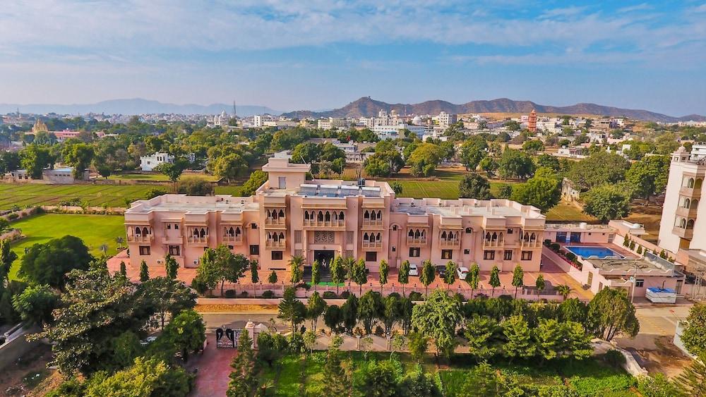 Hotel Pushkar Legacy