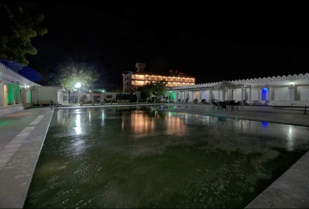 Hotel Krishna Raj