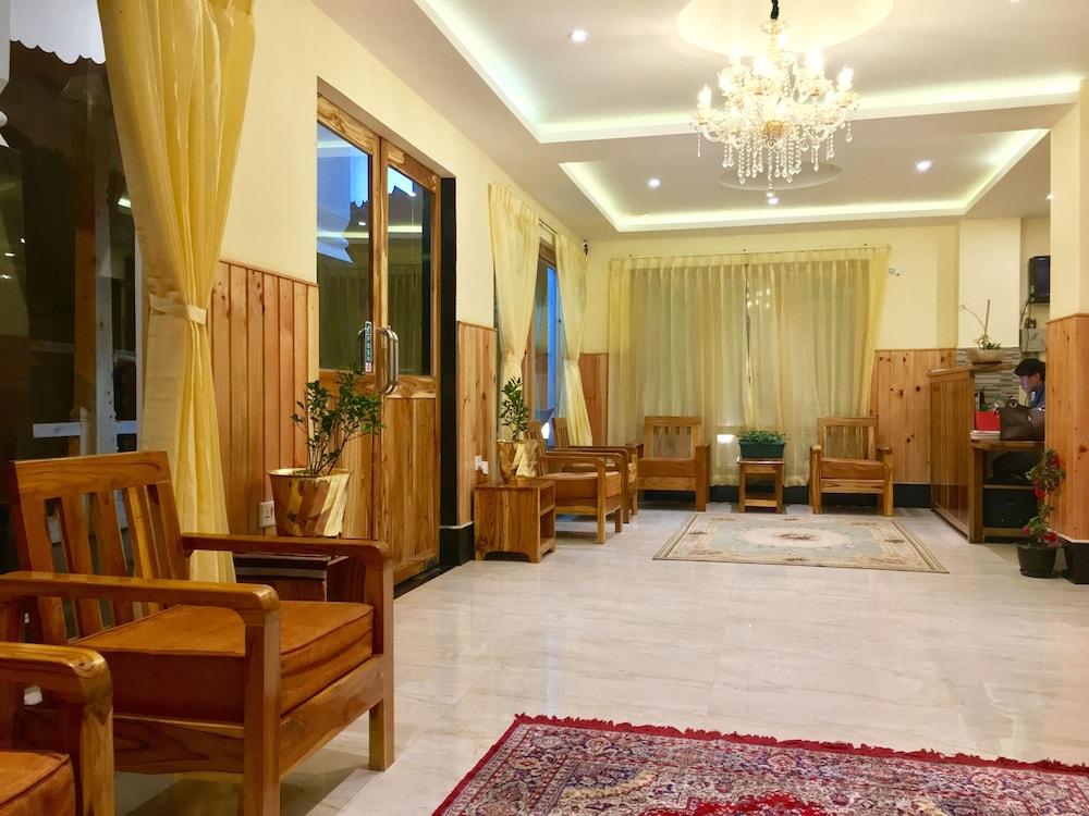 Hotel Khamsum Lobby Sitting Area