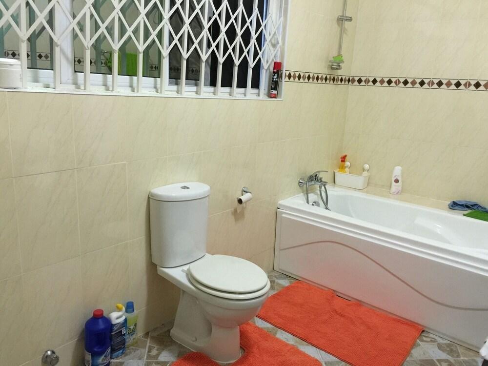بيوتيفول 4 بد هاوس إن كوفوريدوا حمام