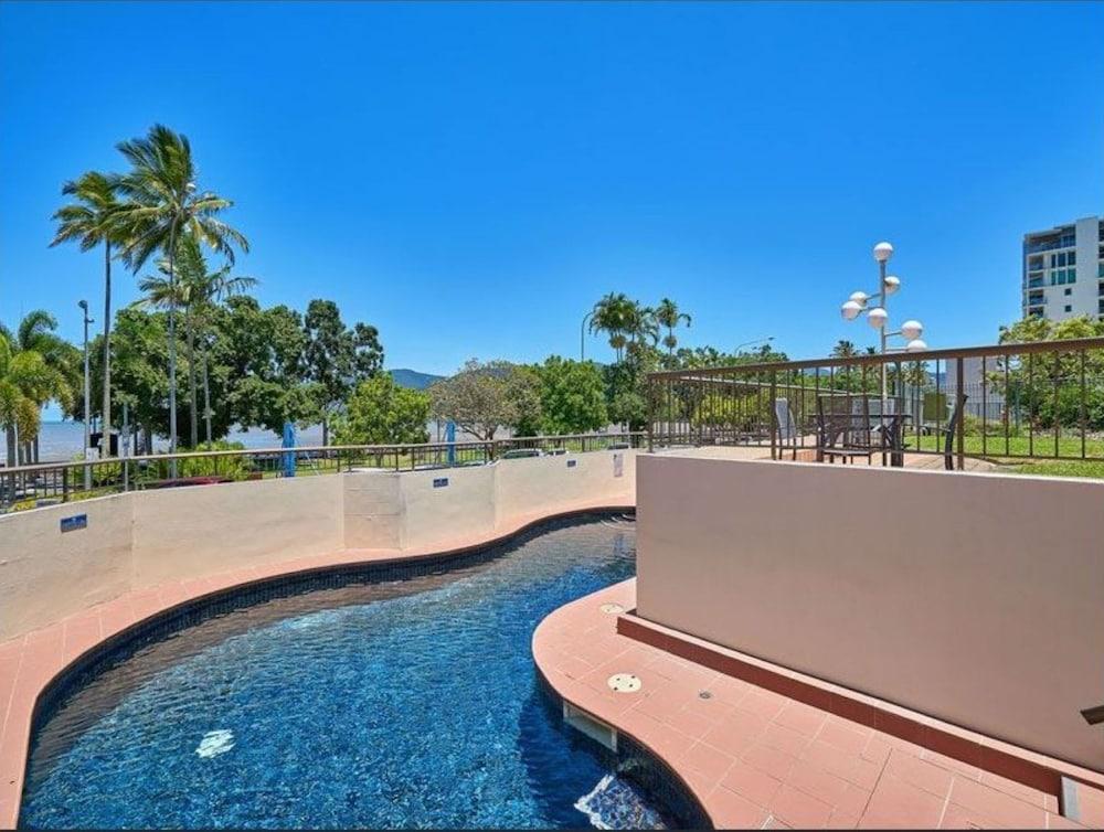 Cairns Ocean View Apartment in Aquarius Waterslide