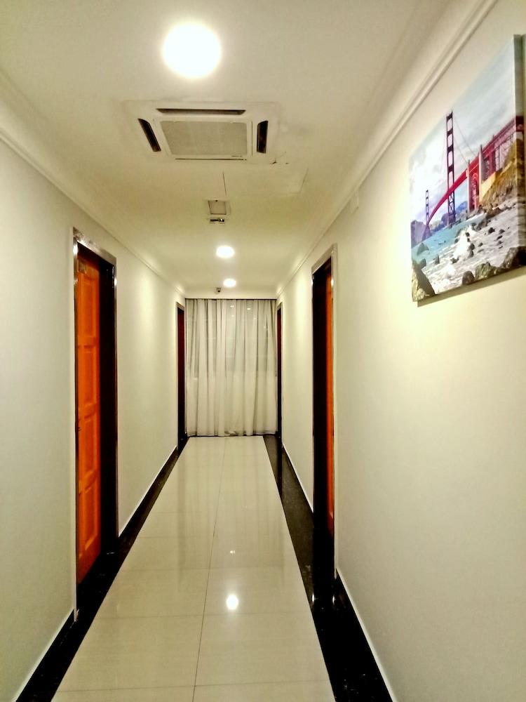 Eazy Hotel at Ampang Exterior