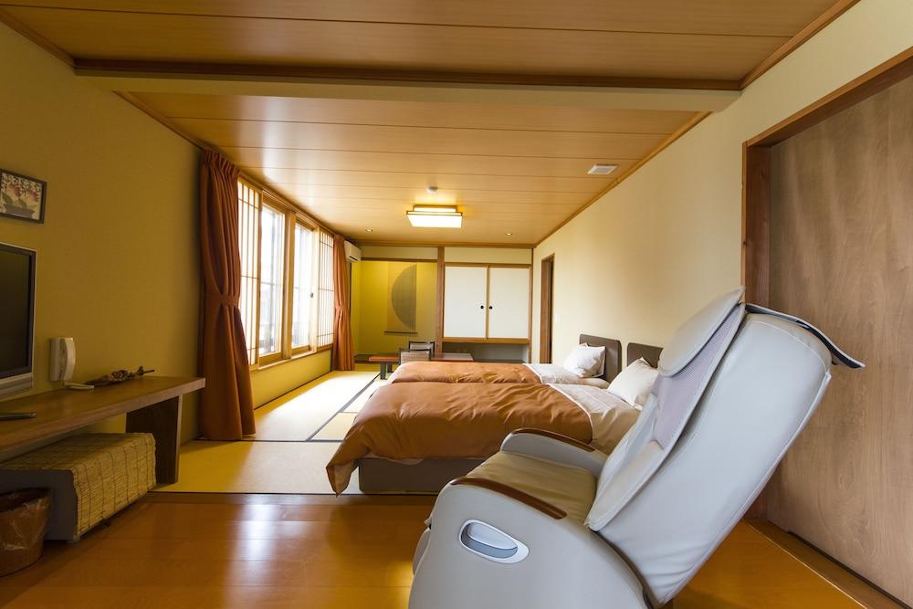 Hatsune Room