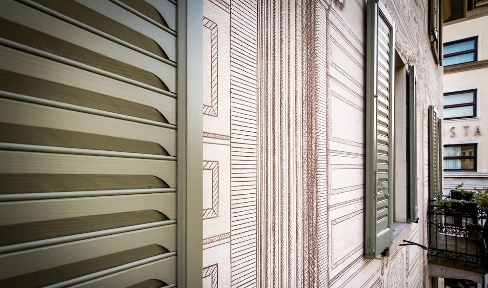 Como Design Apartment Exterior detail