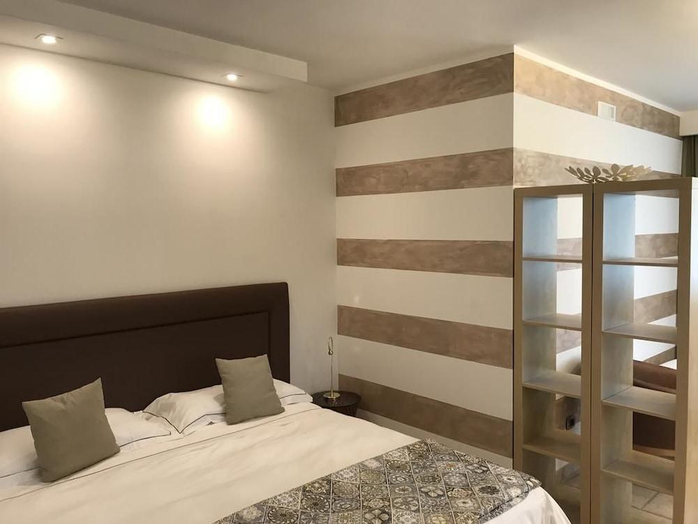 Carone Suite - Charme & Pool Featured Image