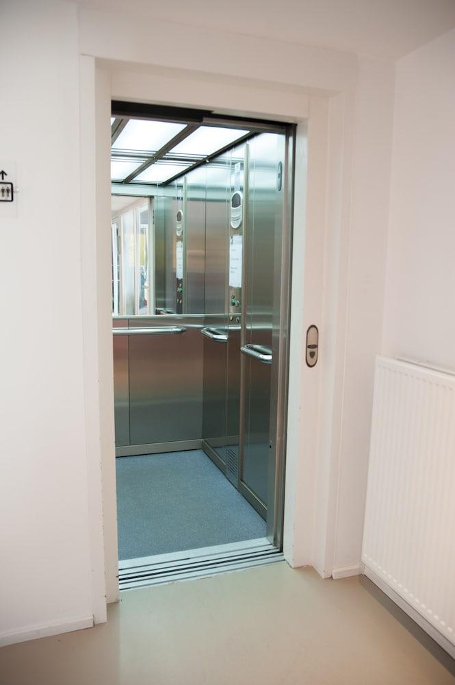 Corbie Geel Interior
