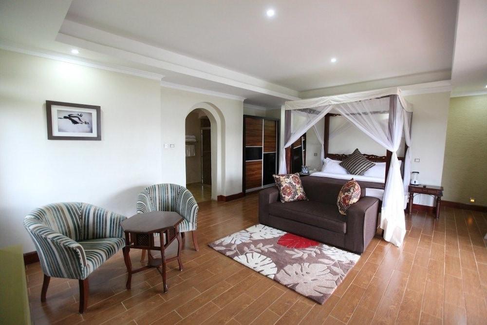 Giraffe Ark Game Lodge Room