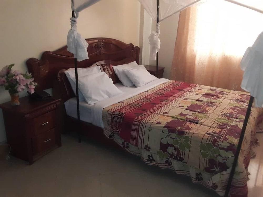 Lemnas Highway Hotel Room