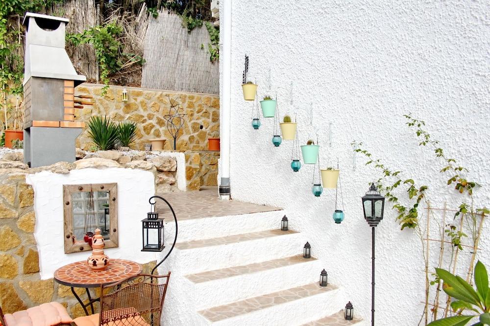 The Riad Azure – Moroccan Style B&B Property Grounds