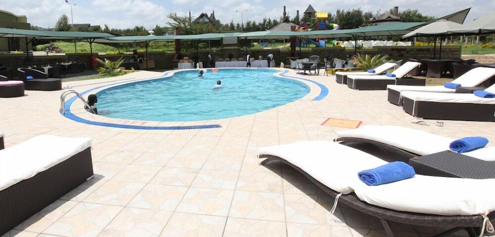 Giraffe Ark Game Lodge Featured Image
