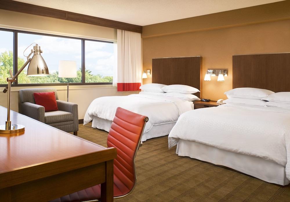 Four Points by Sheraton Moncton Room