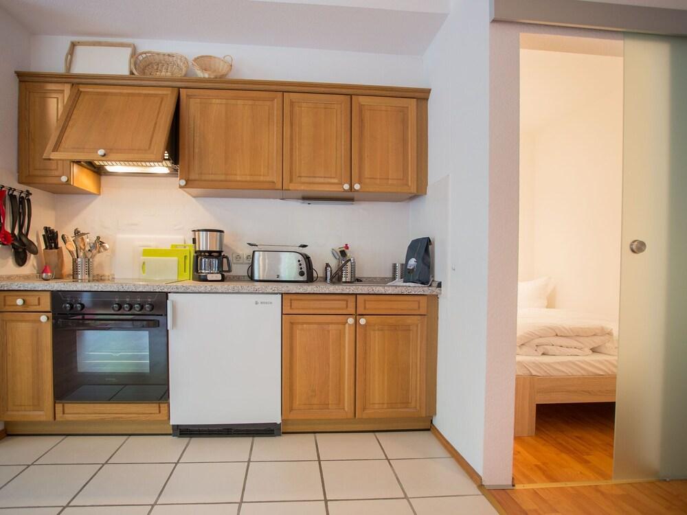 Cosy, Fully Furnished and Modern Flat at the Edge of the Forest Private kitchen