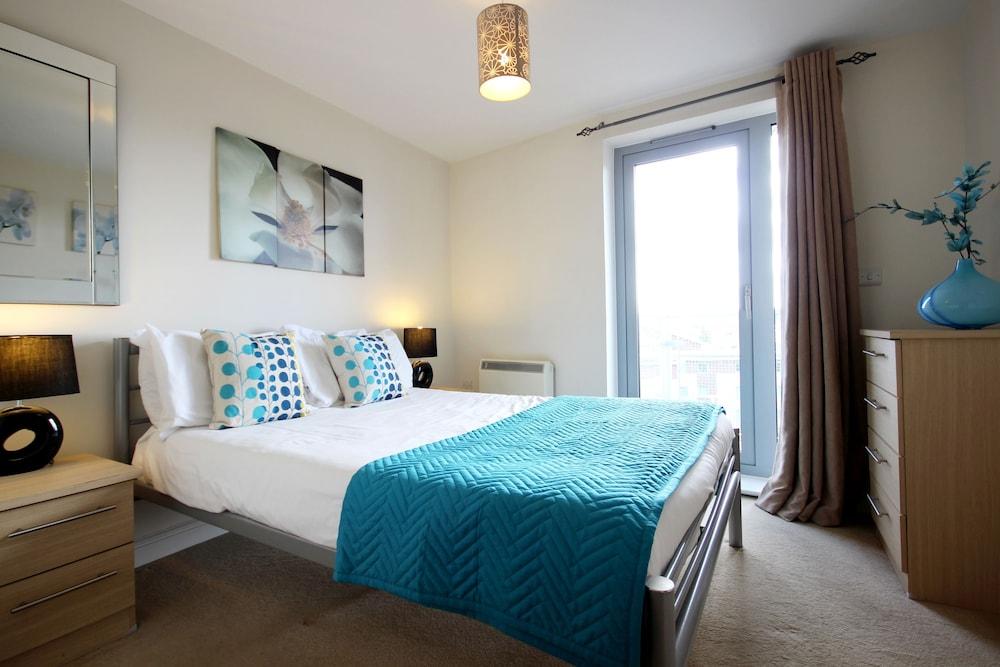 Kelvin Gate Room
