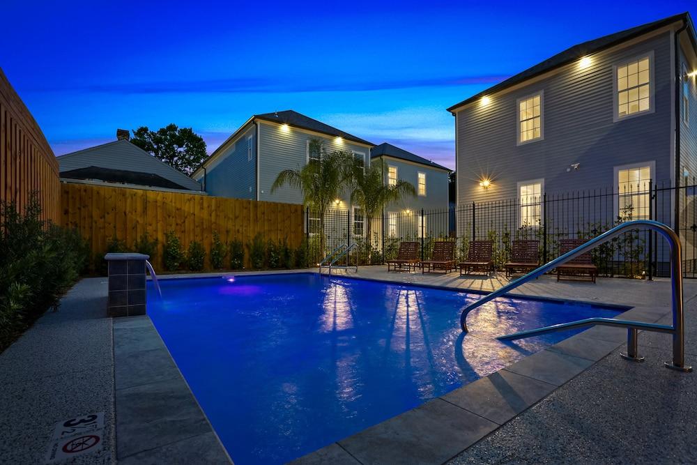5BR with Pool - Great for Families - Near Everything Outdoor Pool