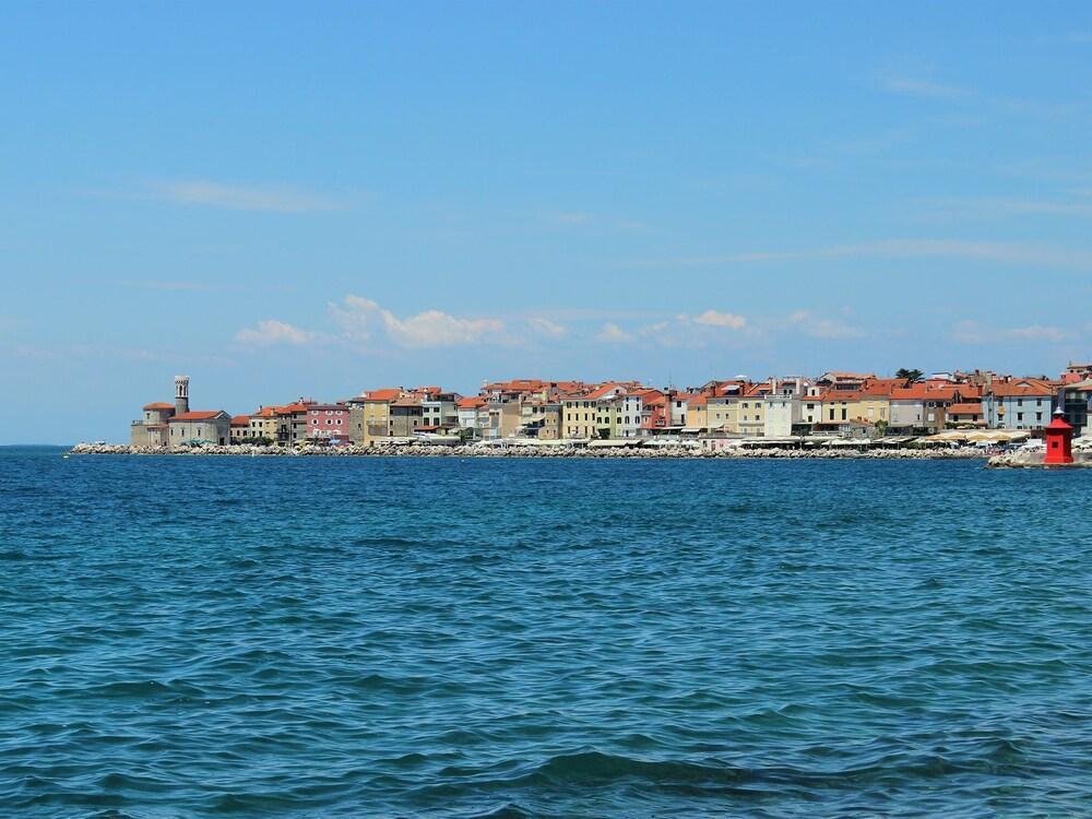 Charming Studio in the Heart of Piran, Near the Sea Exterior