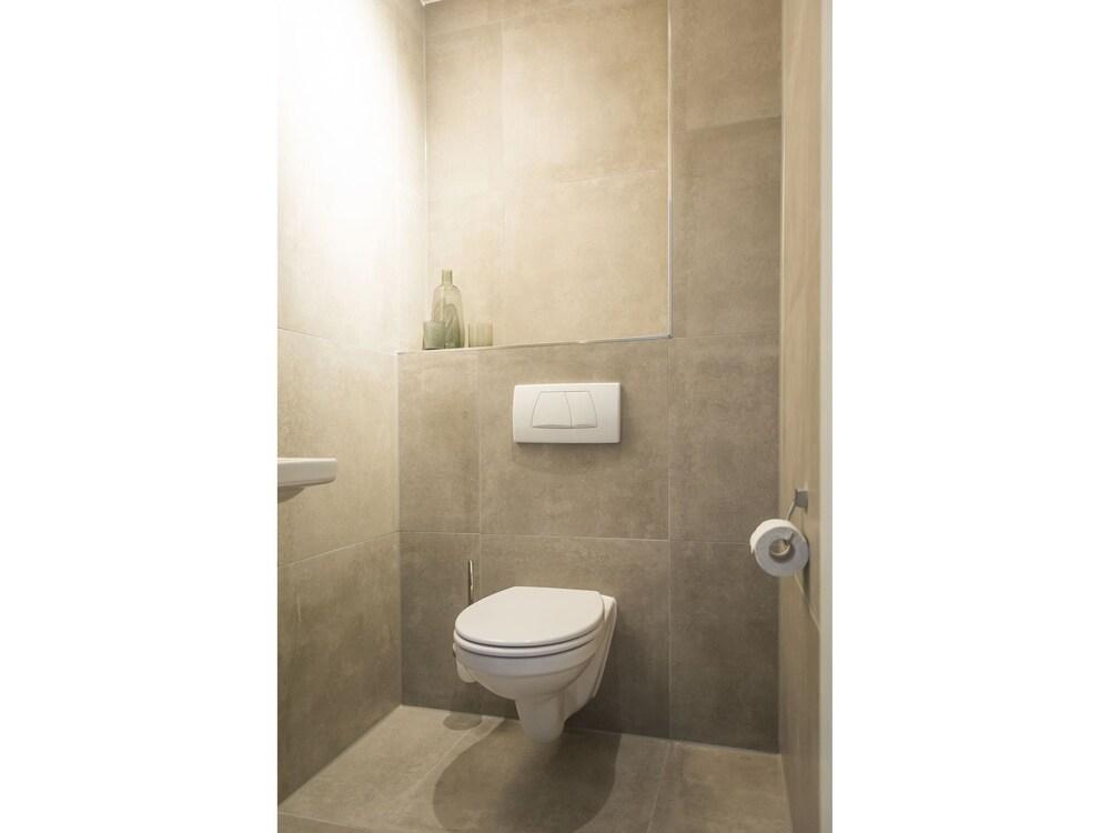 Apartment in Tasteful Farmhouse in De Cocksdorp, on the Wadden Island of Texel Bathroom