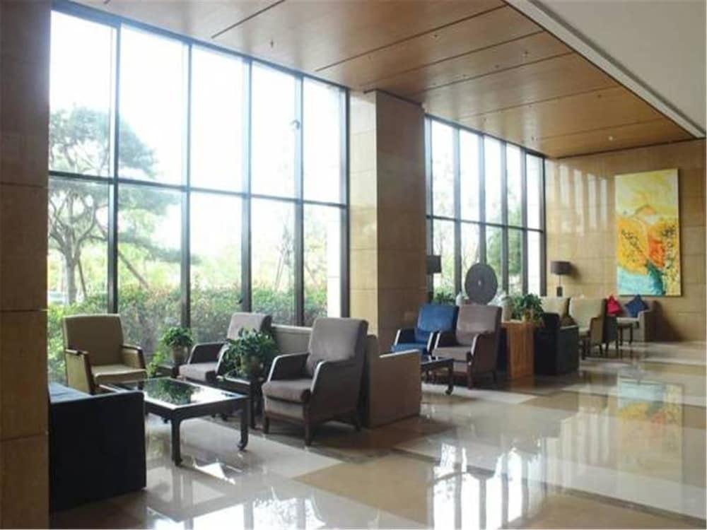Weihai Guishe Fourseasons Hotel Lobby Sitting Area