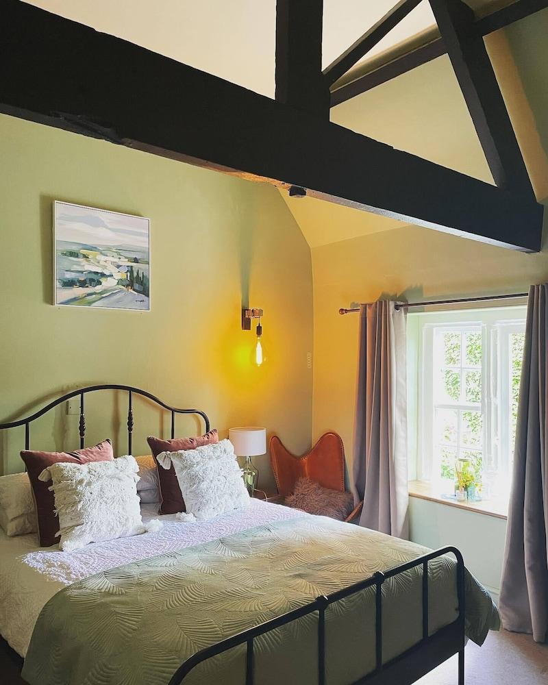 The Cross Keys Room
