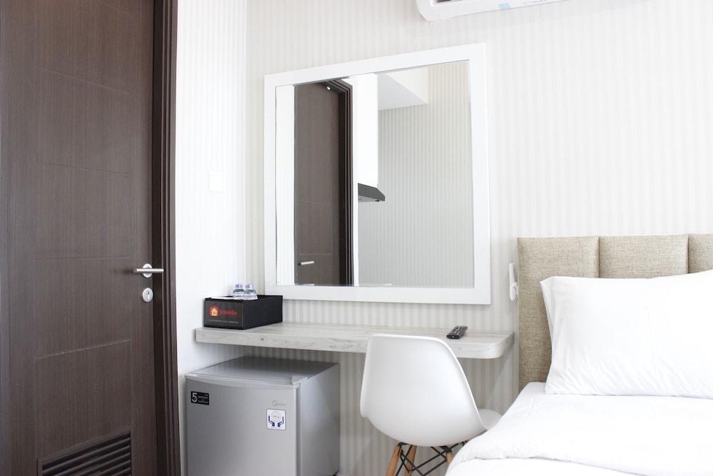 Gorgeous Studio at Mekarwangi Square Apartment with Mountain View Room