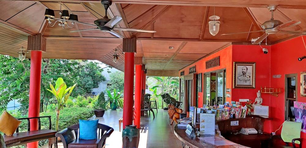 Chaweng Bay View Resort Lobby Sitting Area