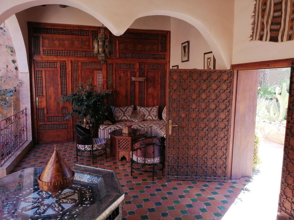 Dar Bounkhal Lobby Sitting Area