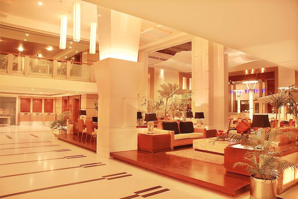 Ramada by Wyndham Jaipur Lobby