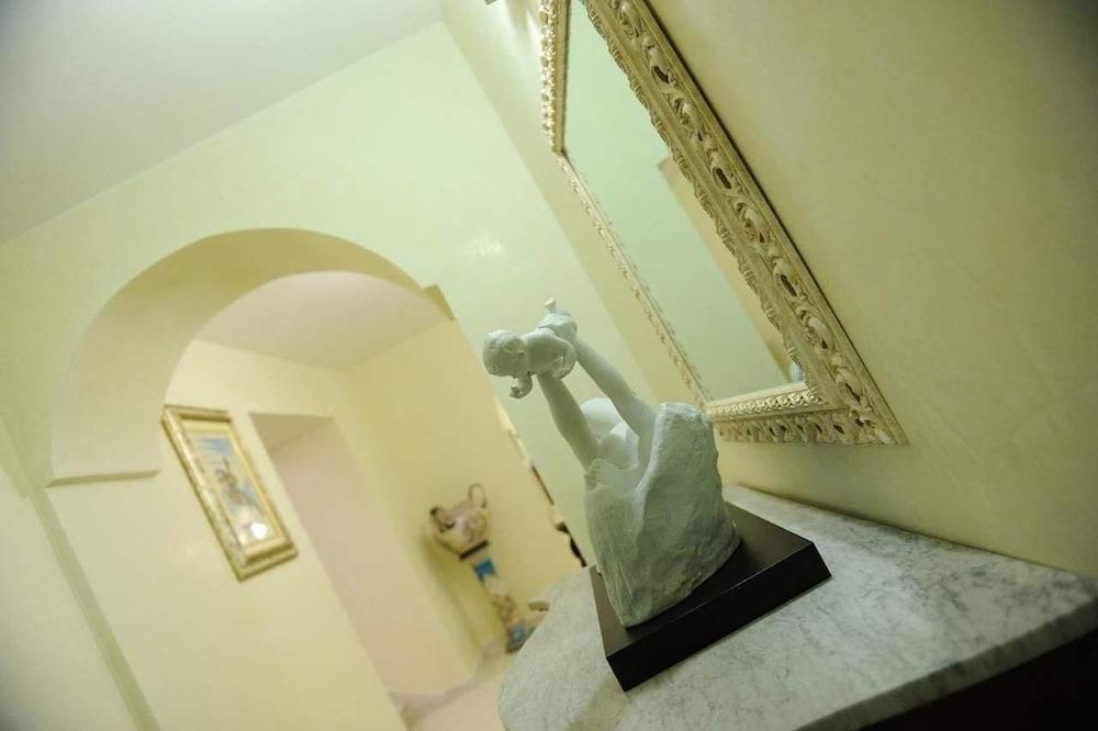 Le Dodici Lune Interior Detail