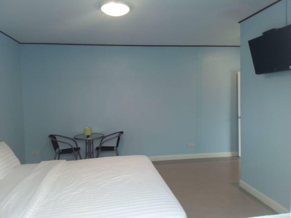 Onanong Resort Room