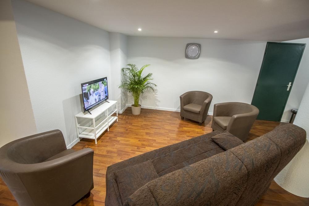 KOSY Appart’Hôtels – Le Champ de Mars Lobby Sitting Area