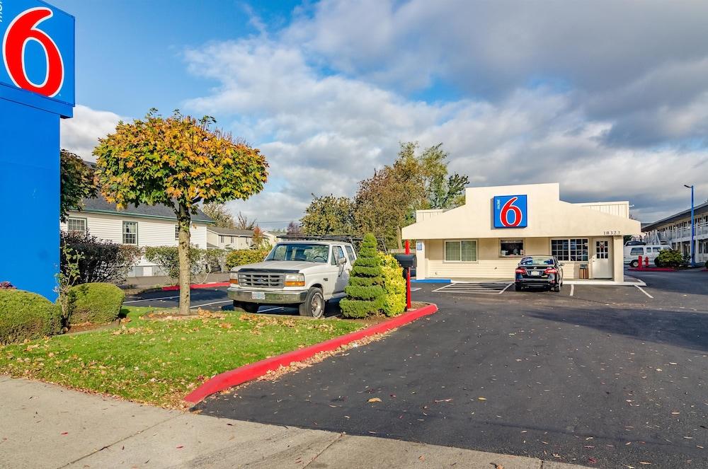 Motel 6 Gresham Featured Image
