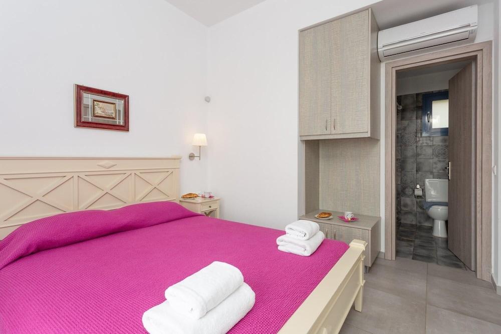 Villa Seashell Large Private Pool Walk to Beach Sea Views A C Wifi Eco-friendly - 2641 Room