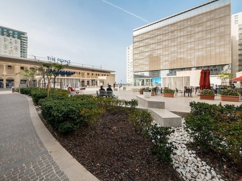 لاكشري أبارتمنت تيجني بوينت ويذ بول المنطقة المحيطة بالمنشأة