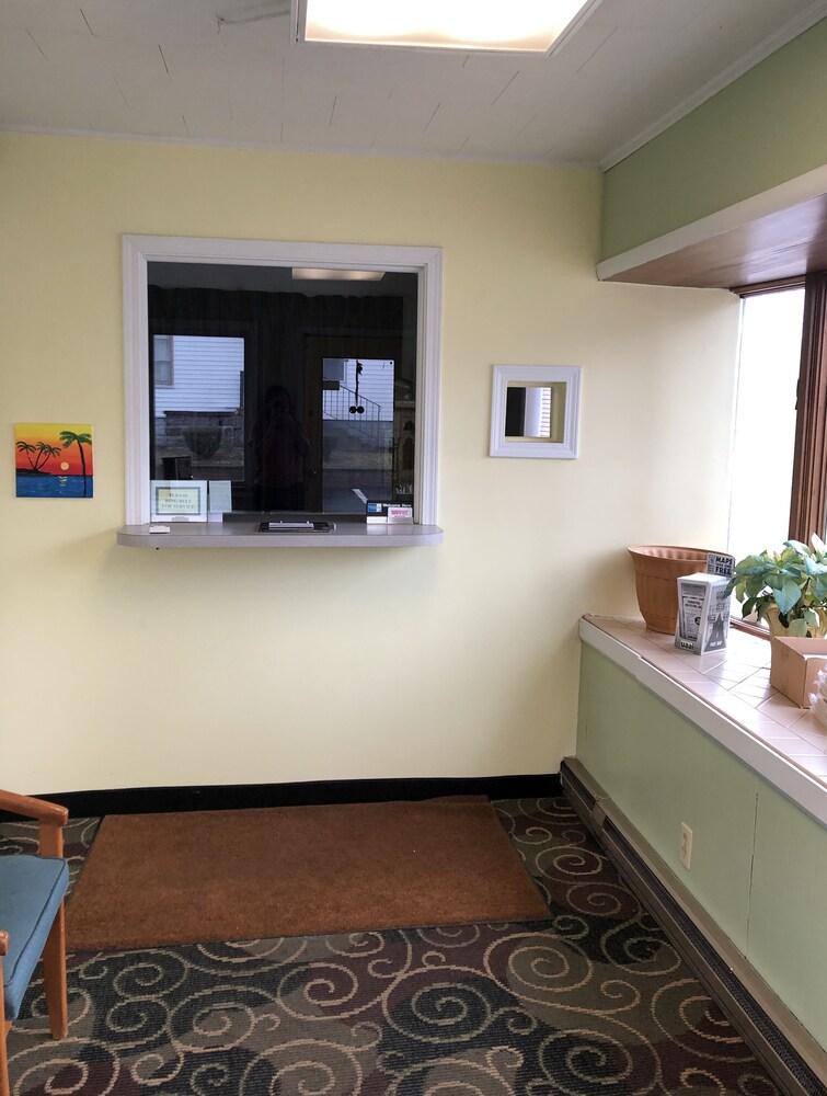 Downtown motel Interior Entrance