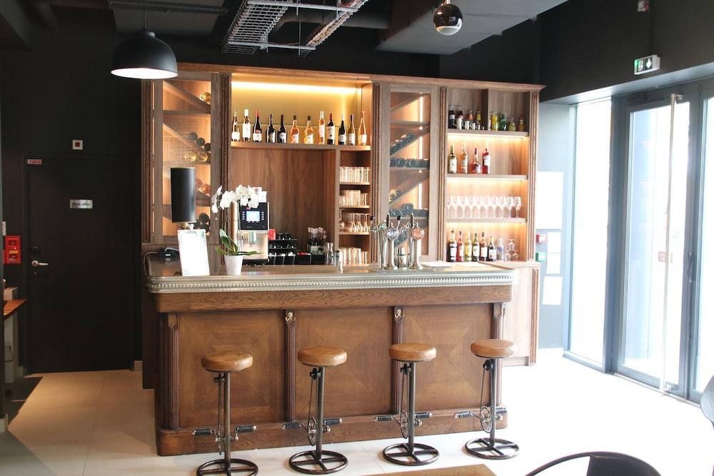 ibis Styles Puteaux Paris La Defense Lobby