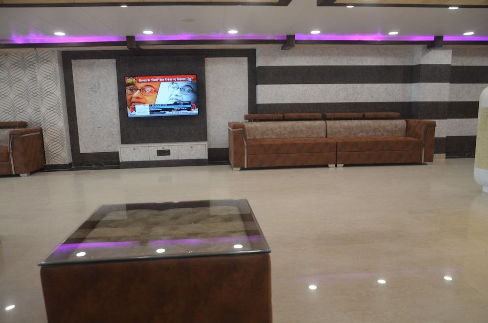 Hotel Rajeev Regency