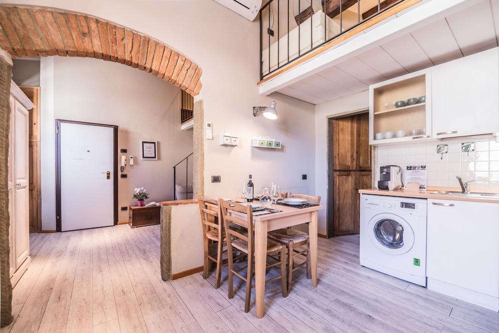 A Few Steps to The Duomo Upscale 2BD Apt Featured Image