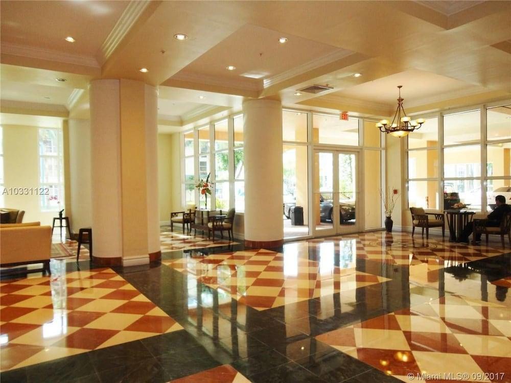 Beautiful Asian Retreat 2bd/2bth Apt. min to Beach Lobby