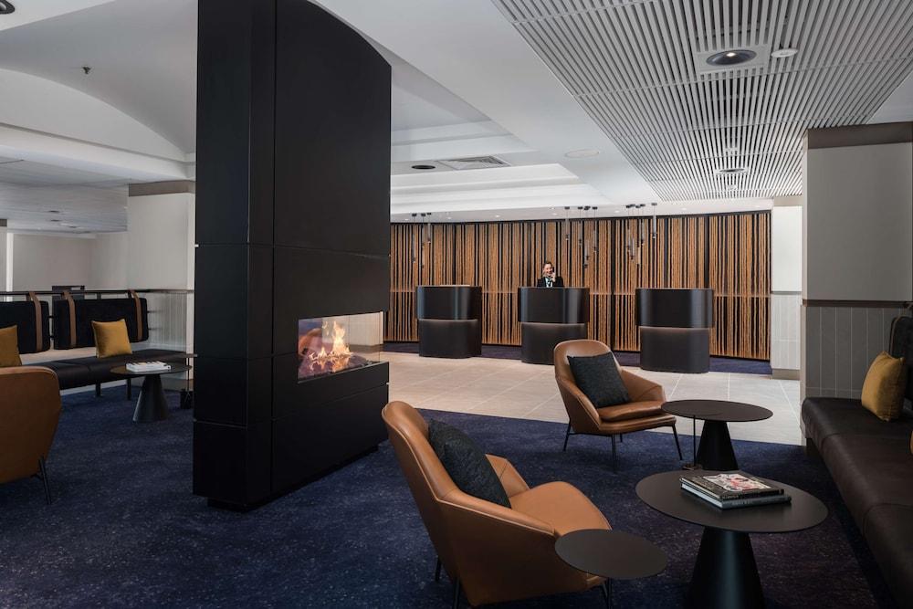 Rydges Canberra Lobby