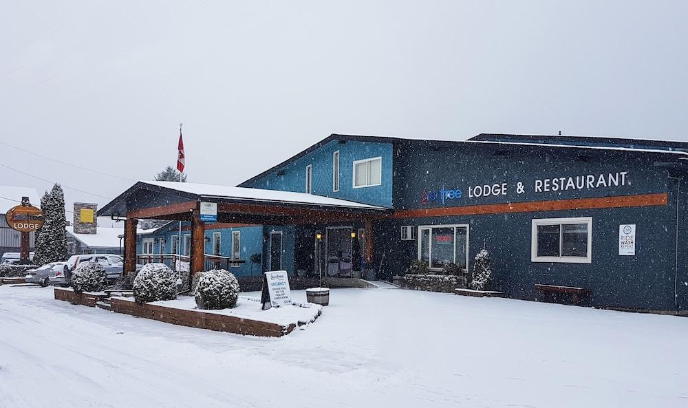 Red Tree Lodge Exterior