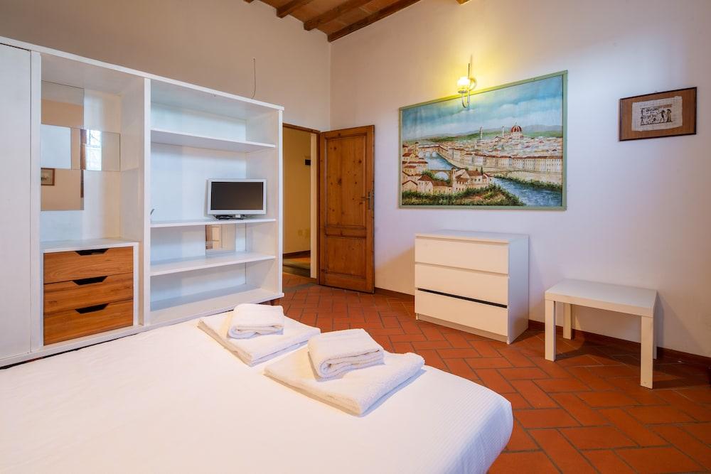 Paradiso 28 by Mmega Room