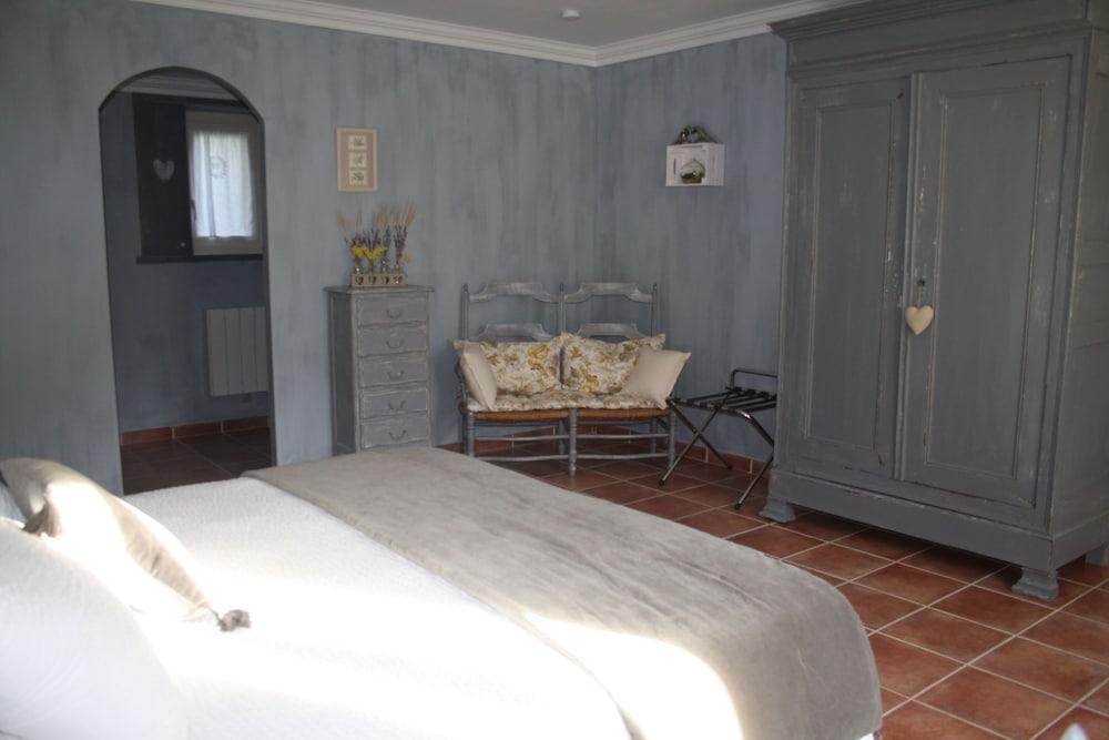 Le Mas Vigneron Room