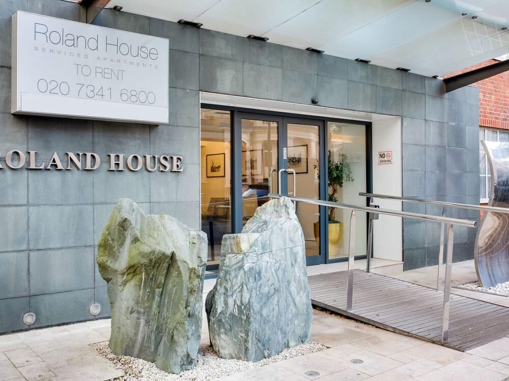 جرايس فول ستوديو إن لندن نير تشورتشيل وار رومز منطقة الاستقبال