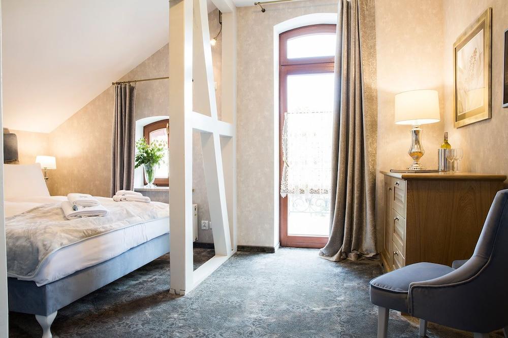 Villa Mistral Room