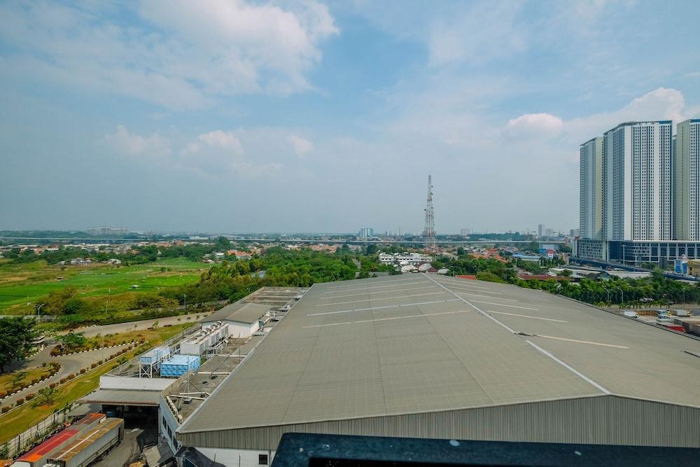 Modern Style Studio Apartment at Azalea Suites with City View Exterior