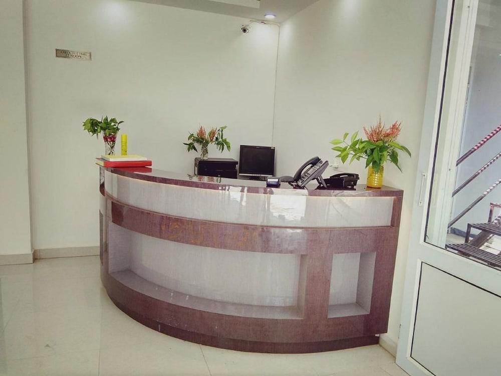 Hotel Sparrow Nest Reception