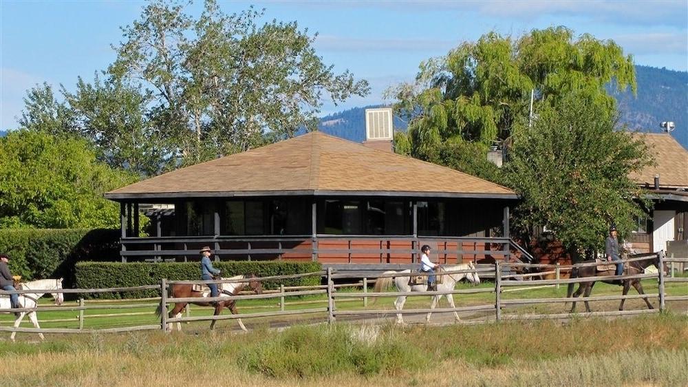 Sundance Guest Ranch Exterior