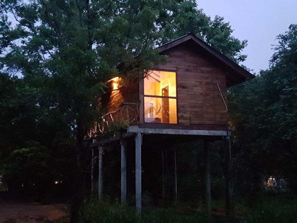 Eighth Wonder Resort Property Grounds