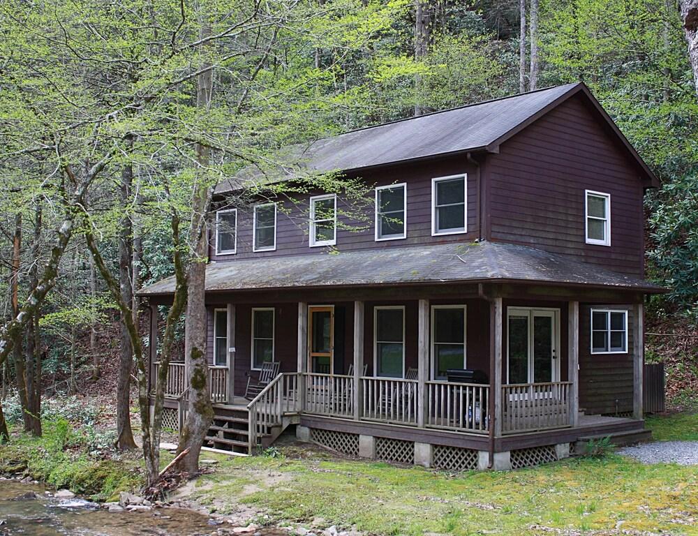 Mulberry Creek - Cozy Creekside Mountain Cabin - Wifi by Redawning