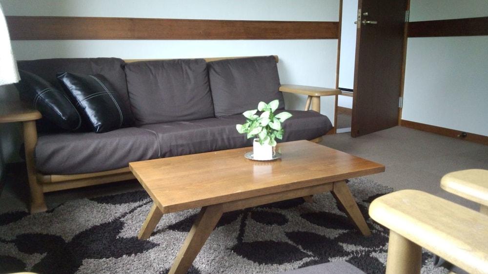 بنسيون أسانجي