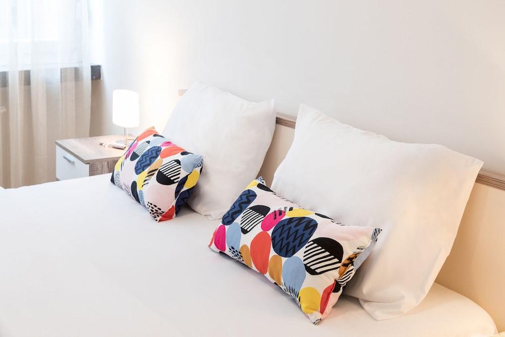 Modern Apartment few Steps From Main Square! Room